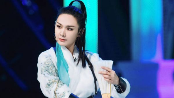 程莉莎发长文向吉克隽逸道歉，我自作聪明的以为简单明了风趣幽默，结果引起了大家的误会，给你带来挺好了很多麻烦，再次抱歉