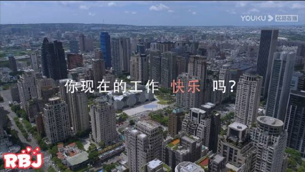 质感超棒啊!!!第一集开始的场面就把人物关系交代出来了啊!