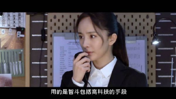 杨幂安静cut 《暴风眼》是反应当代国安领域的作品……