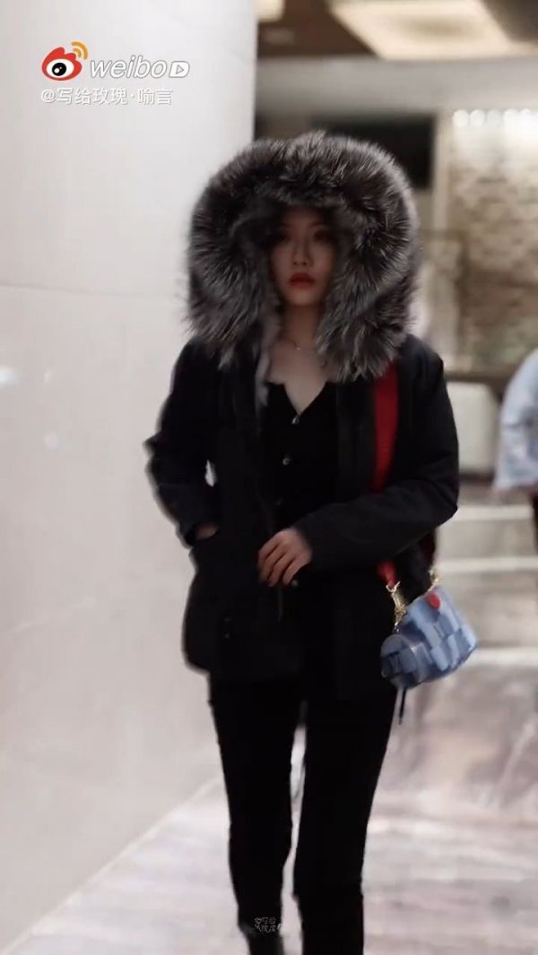喻言青你3录制下班路透 热乎乎新鲜出炉的喻言宝宝 期待节目播出……