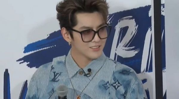 吴亦凡 最新直播 抽盲盒 凡凡:刚过完年,怎么会瘦?
