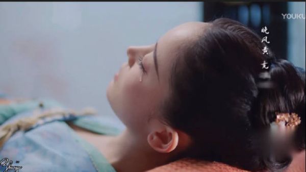这几集看得我心在滴血，好不容易换上女装的琉璃，只能躺在床上……