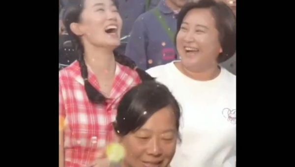 互相成就的闺蜜情，“我们还有好久好久呢”……
