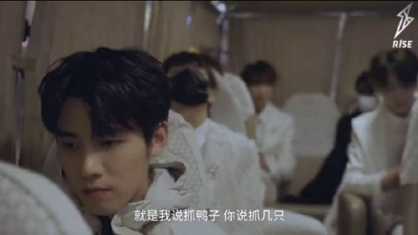 R1SE全员抓鸭子️ 万万没想到……
