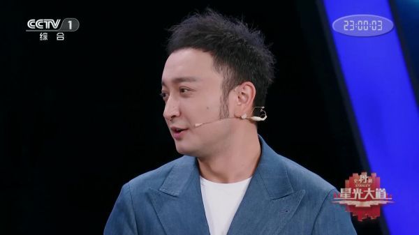 舞台上大霞等来了期待已久的“老婆 你辛苦啦”