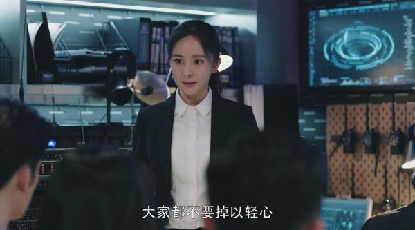 面对狡猾的间谍组织，安静@杨幂 没有因为突发状况自乱阵脚……