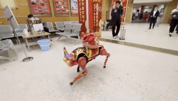 全场动作整齐划一！春晚神秘小牛和你一起闹元宵！