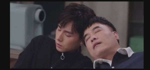 昨晚吴白和岳父喝酒，吴白直接把岳父喝成了兄弟……