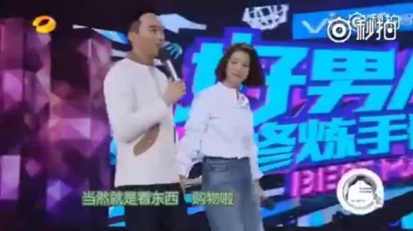 张智霖模仿袁咏仪买包包，看到笑yue了