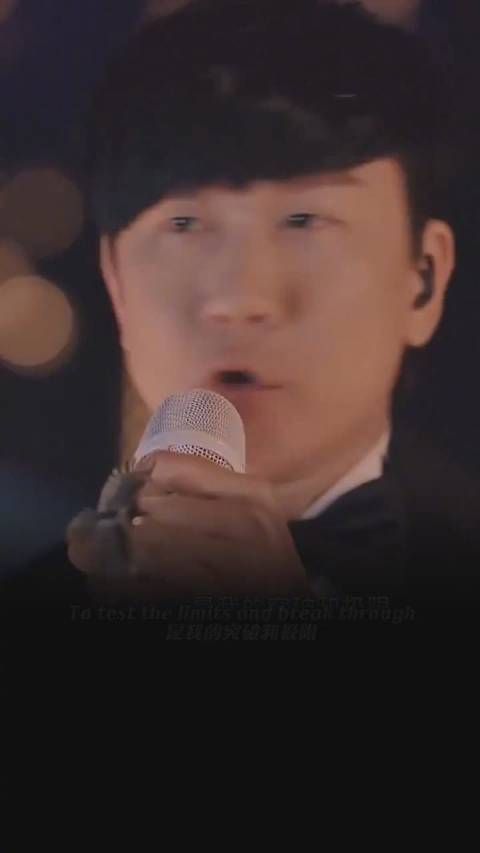这一身礼服搭配这神仙嗓音，就是王子没跑了~ 也太好听了