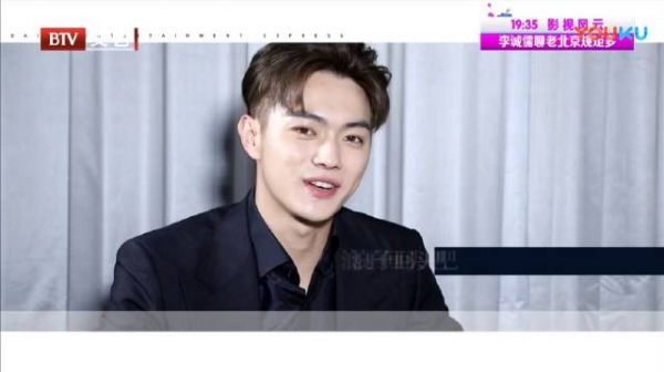 许凯的五官真的是超级好看啊，那个眉眼，那个脸型，身高也很可……