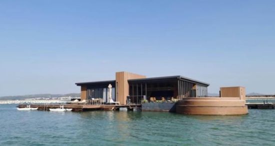 △违规建设的网红海上酒店 漳州海警局供图
