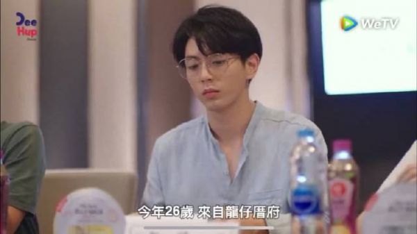 导演，你的姨妈都流到嘴上去了……这段面试真是笑劈叉了！