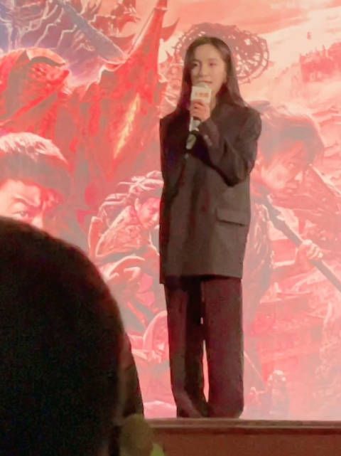 观众:以后有没有考虑多接这种御姐或打女的角色