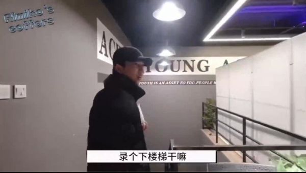 李飞不打算给如此可爱的李俊濠颁个优秀员工奖吗？