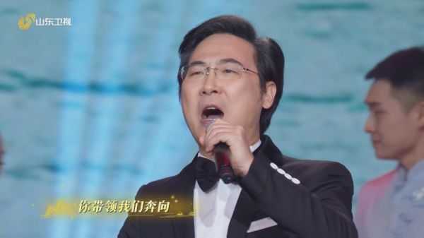 经典男中音来袭，廖昌永深情献唱《向往》不忘初心，满怀人民的向往，百炼成钢，脚步从容在路上，追随着你，实现百年梦想