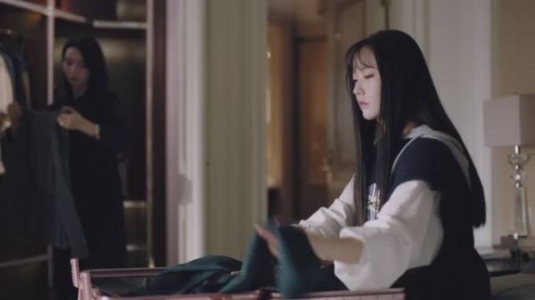 《暴风眼》苗露陪伤心的苗霏回家……