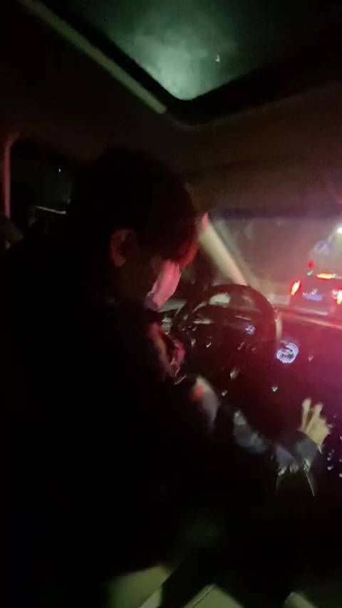 翟潇闻开车夜游星光岛 新手司机翟潇闻上路啦……