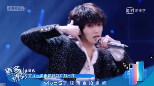 青你杨昊铭初舞台，是宝藏男孩啊，舞台很稳啊，唱跳都可