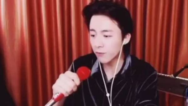 刘宇宁直播唱新歌《天问》live~ 直播唱出演唱会既视感……
