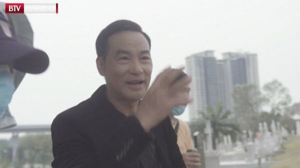 敲黑板划重点~谢阿荣@任達華 马来语教学时间，跟着华哥学……