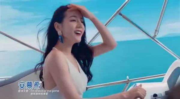 迪丽热巴代言大片 哪里来的小仙女，太美了吧！笑容好甜！