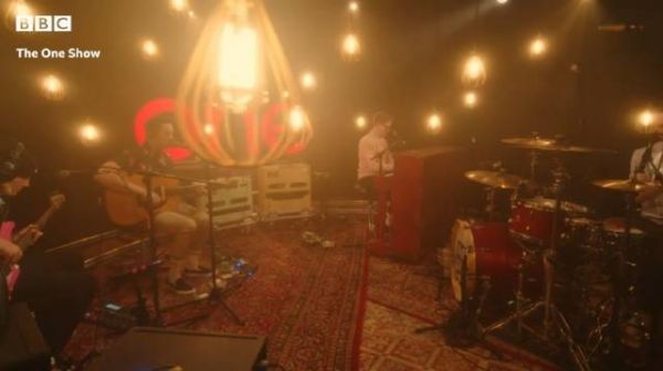 McFly最新现场表演热单《Youre Not Special》！