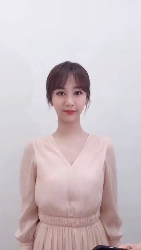 不如换个说法,她在写论文期间还能谈恋爱结婚,大家还努力什么呢
