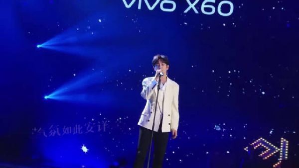 今晚节目中，李汶翰以一首《我们都一样》作为个人战中的歌曲……
