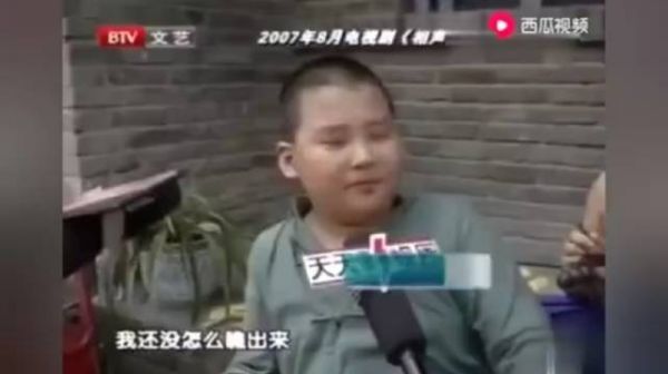 郭麒麟小时候的采访,长的和郭德纲简直一模一样……