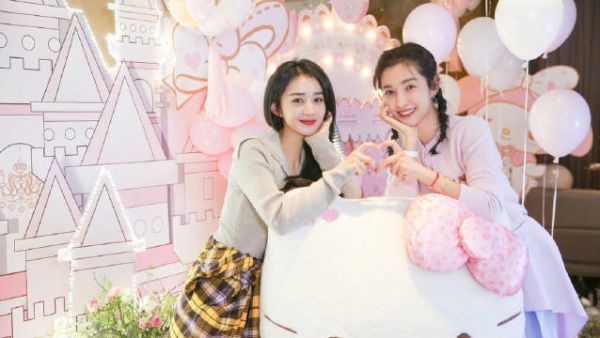 李冰冰生日还发文晒出赵丽颖一起的合影……