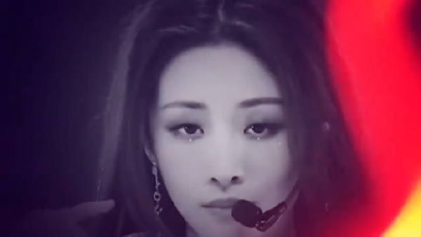 喻言太美啦！期待实力大vocal言言子微博之夜的精彩舞台！