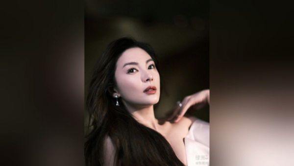 不愧“追我的人从这里排到了法国”的张雨绮……