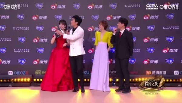 邓超让赵丽颖等一会，今天这么美先拍几张照，今天丽颖好美……