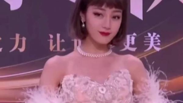 这次的复古短发波波头真的突破以往……