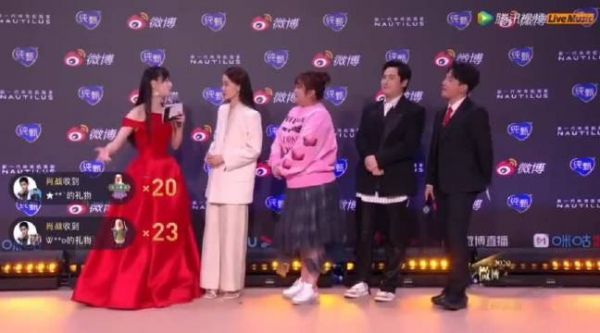 小斐妈告诉孩子们：希望你们好好学习，好好工作，多给妈长长脸！