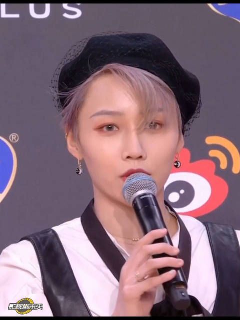 刘雨昕 红毯镜头 贝雷帽的绝绝子太靓啦……