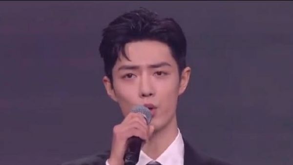 肖战朗诵《爱的接力》，字正腔圆，一身正气……