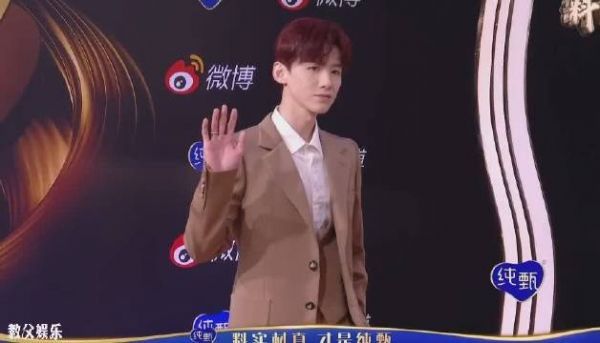 白敬亭 白敬亭：前两天玩微博手滑……