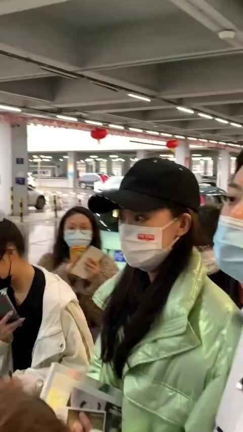 张小斐粉丝好逗，大喊别挤咱妈……