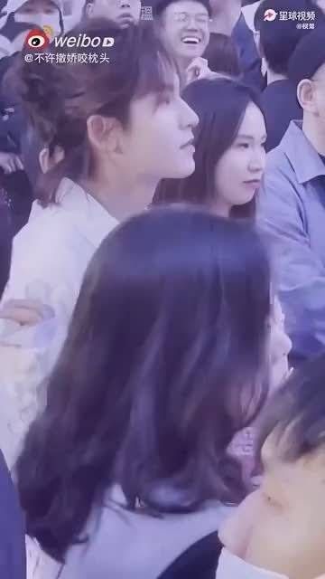 吼～张哲瀚的长发造型也太绝美了……