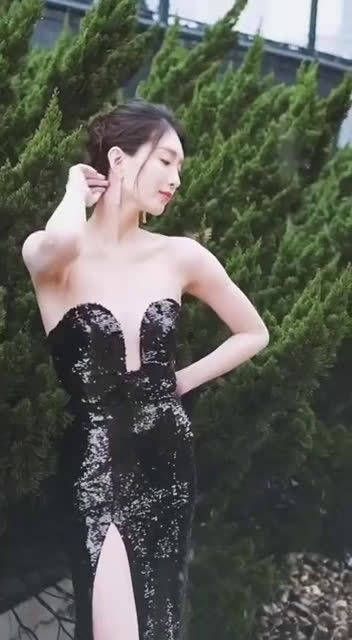 江，你是吃了可爱多还是喝了美丽汤？今天怎么这么美！