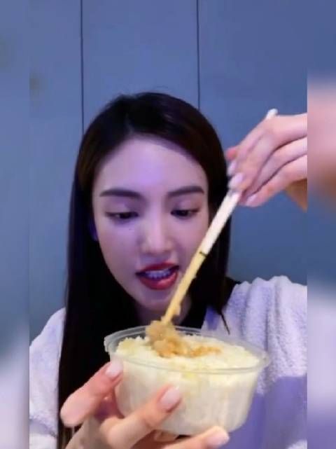 还有人不知道金晨是干饭人吗？下次麻烦主办方多备点吃的