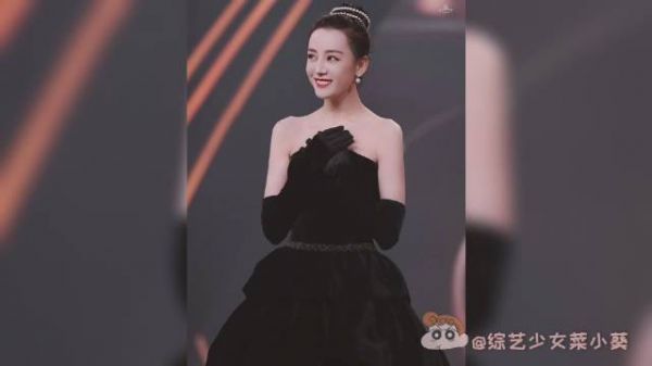 啊啊啊，热巴太美了，表演在线擦汗太可爱了，太适合这款造型了……