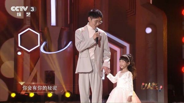 如果你喜欢《依然爱你》，不如来听听@李行亮 这一版……