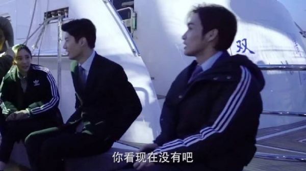 海上拍戏间隙,大家开始讨论对海鸥展开了天马行空的讨论……