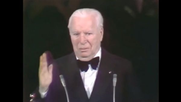 奥斯卡的荣幸！查理·卓别林在1972年获得奥斯卡终身成就奖！