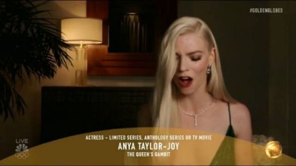 Anya Taylor-Joy凭借《后翼弃兵》获得第78届限定剧最佳女主角……