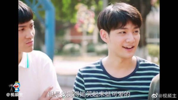 《人不彪悍枉少年》 女生去找同学玩,却碰上他在洗澡……