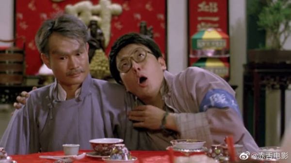 香港僵尸片元老级人物,因傲慢自毁前程,如今孤身一人做生意